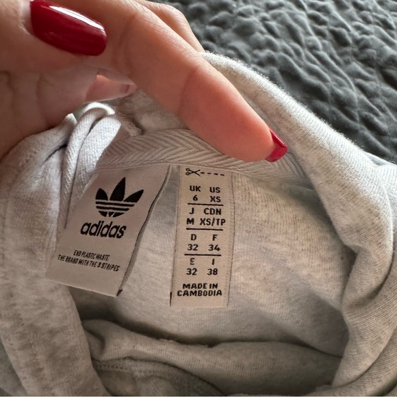Adidas original grey velvet crop top - Picture 3 of 4